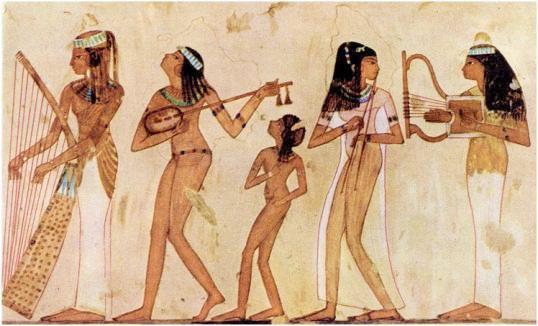 Imagem de desenhos egípcios com instrumentos de características semelhates às do violão.