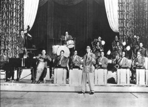 Fotografia antiga de uma Big-Band (banda de Jazz que utilizava instrumentos de orquestra em sua formação)