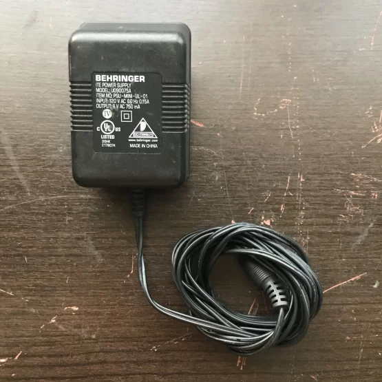 Pré Amplificador Mic100 Tube Ultragain 20dB Behringer - Imagem 15