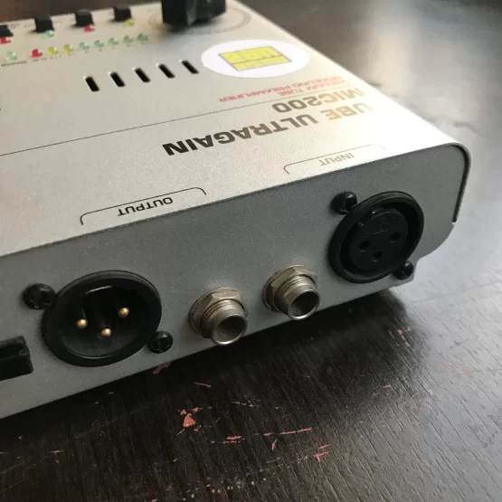 Pré Amplificador Mic100 Tube Ultragain 20dB Behringer - Imagem 14