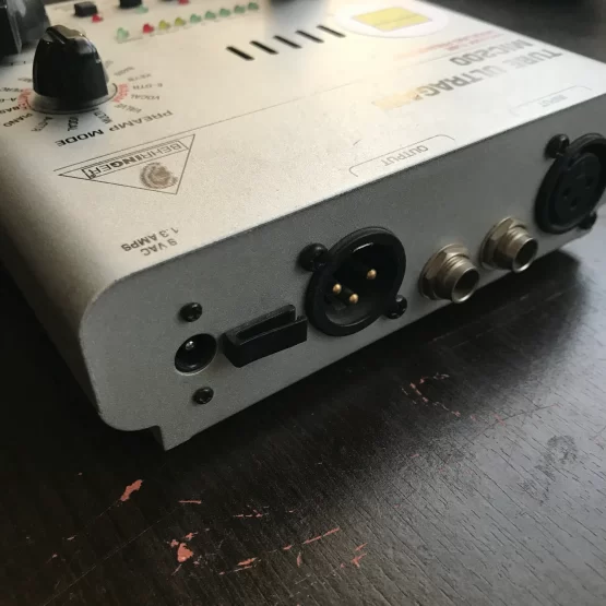 Pré Amplificador Mic100 Tube Ultragain 20dB Behringer - Imagem 13