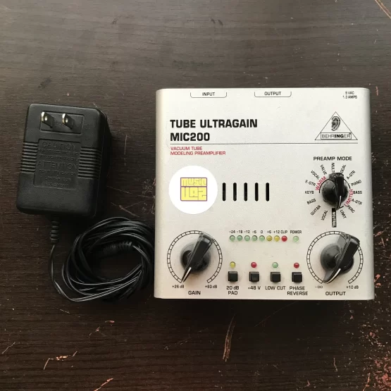 Pré Amplificador Mic100 Tube Ultragain 20dB Behringer