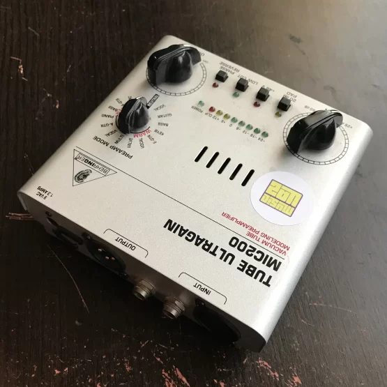 Pré Amplificador Mic100 Tube Ultragain 20dB Behringer - Imagem 5