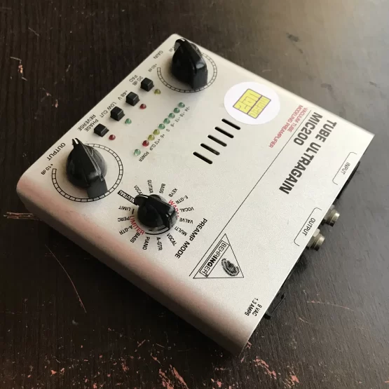 Pré Amplificador Mic100 Tube Ultragain 20dB Behringer - Imagem 7