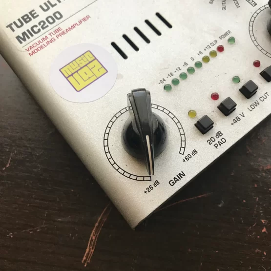 Pré Amplificador Mic100 Tube Ultragain 20dB Behringer - Imagem 9
