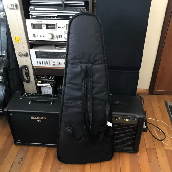 Capa Bag Mochila Para Guitarra Acolchoada Triangular Usada - Imagem 2