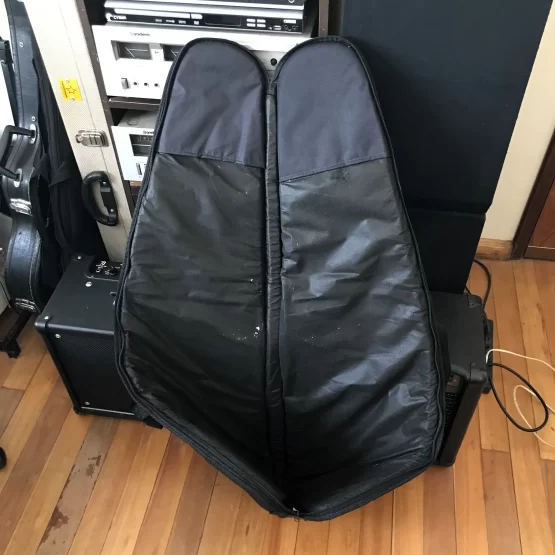 Capa Bag Mochila Para Guitarra Acolchoada Triangular Usada - Imagem 3