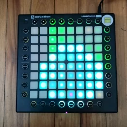 Controlador Midi Novation Launchpad Pro