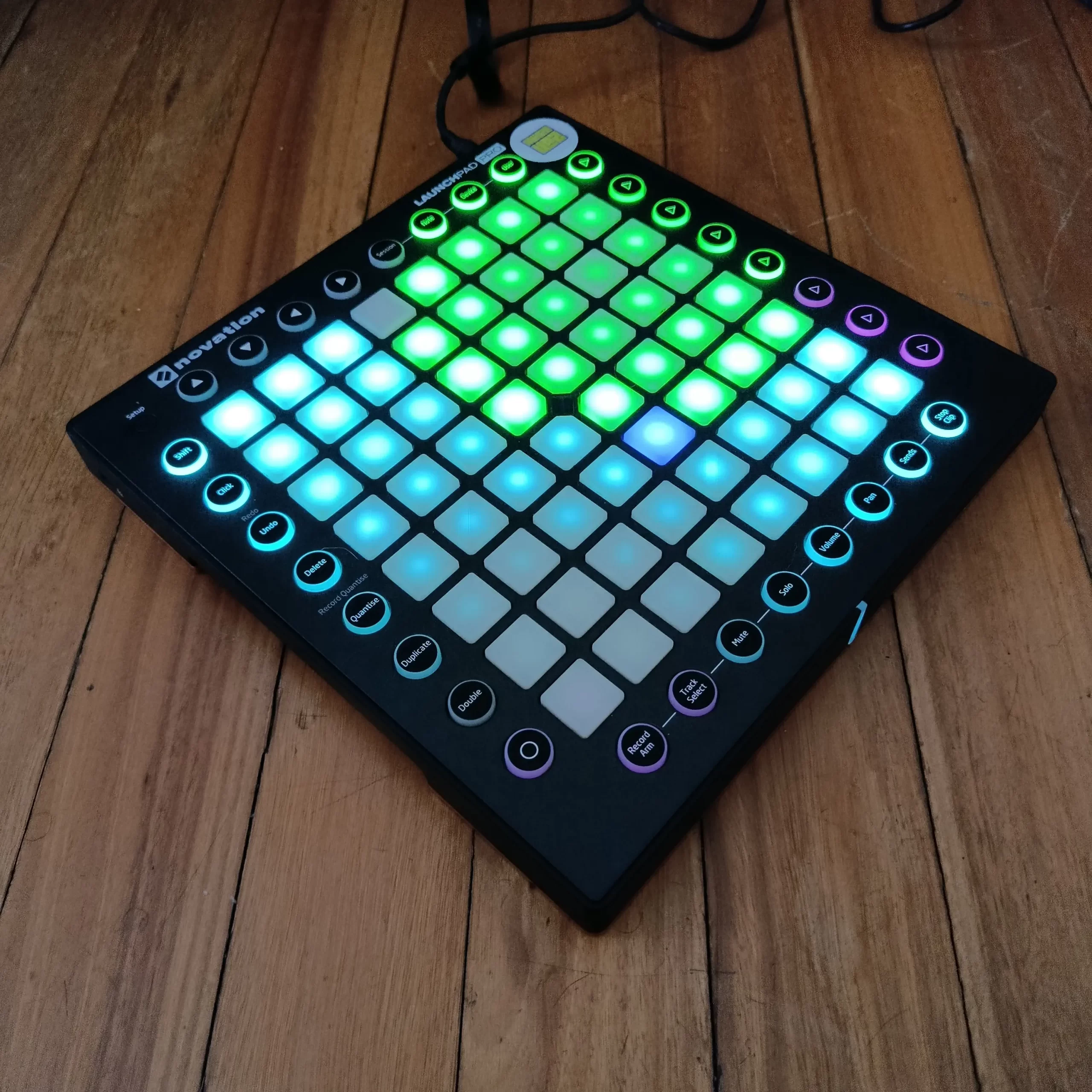 Controlador Midi Novation Launchpad Pro - Music Vaz