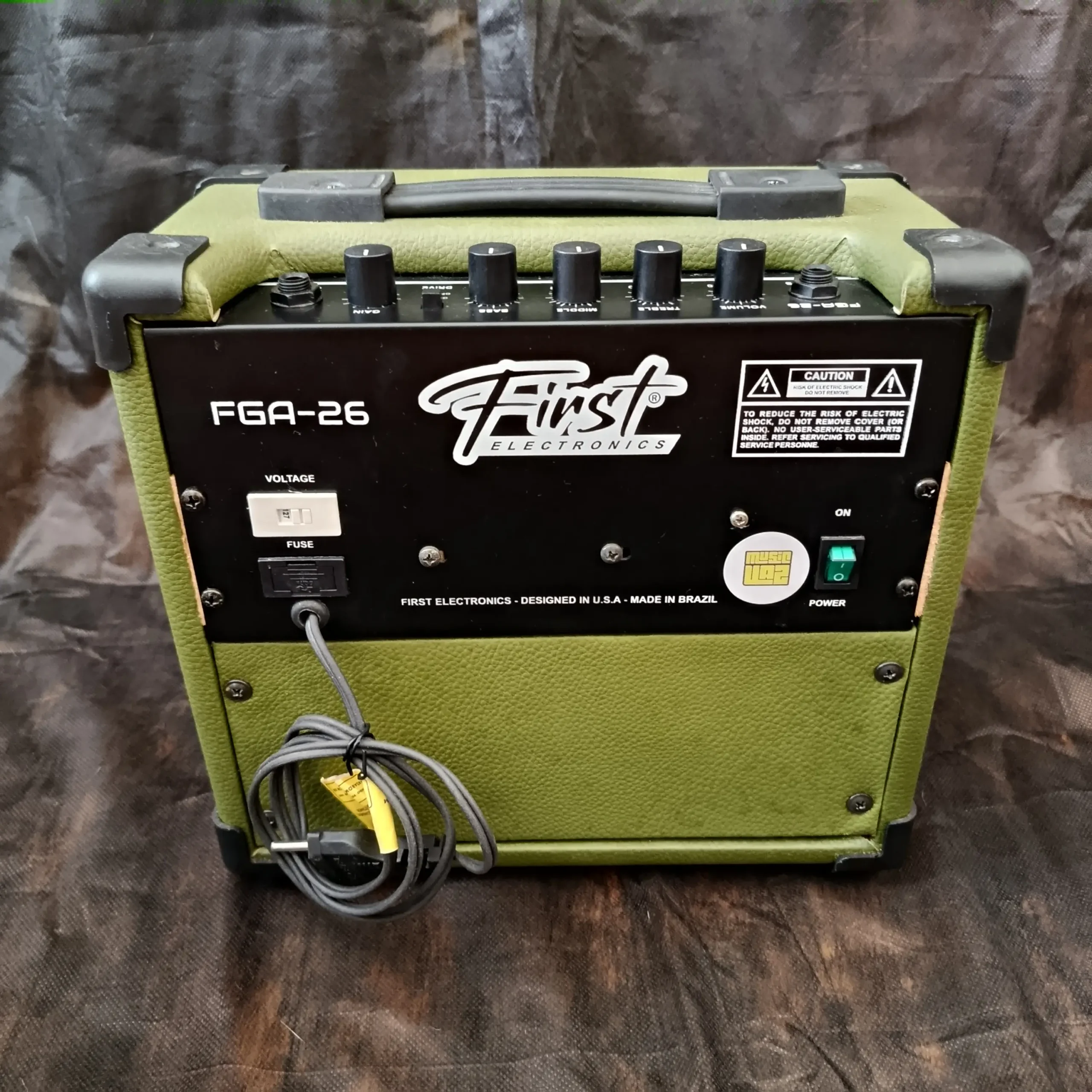 Cubo Amplificador First FGA-26 18W Guitarra - Imagem 6