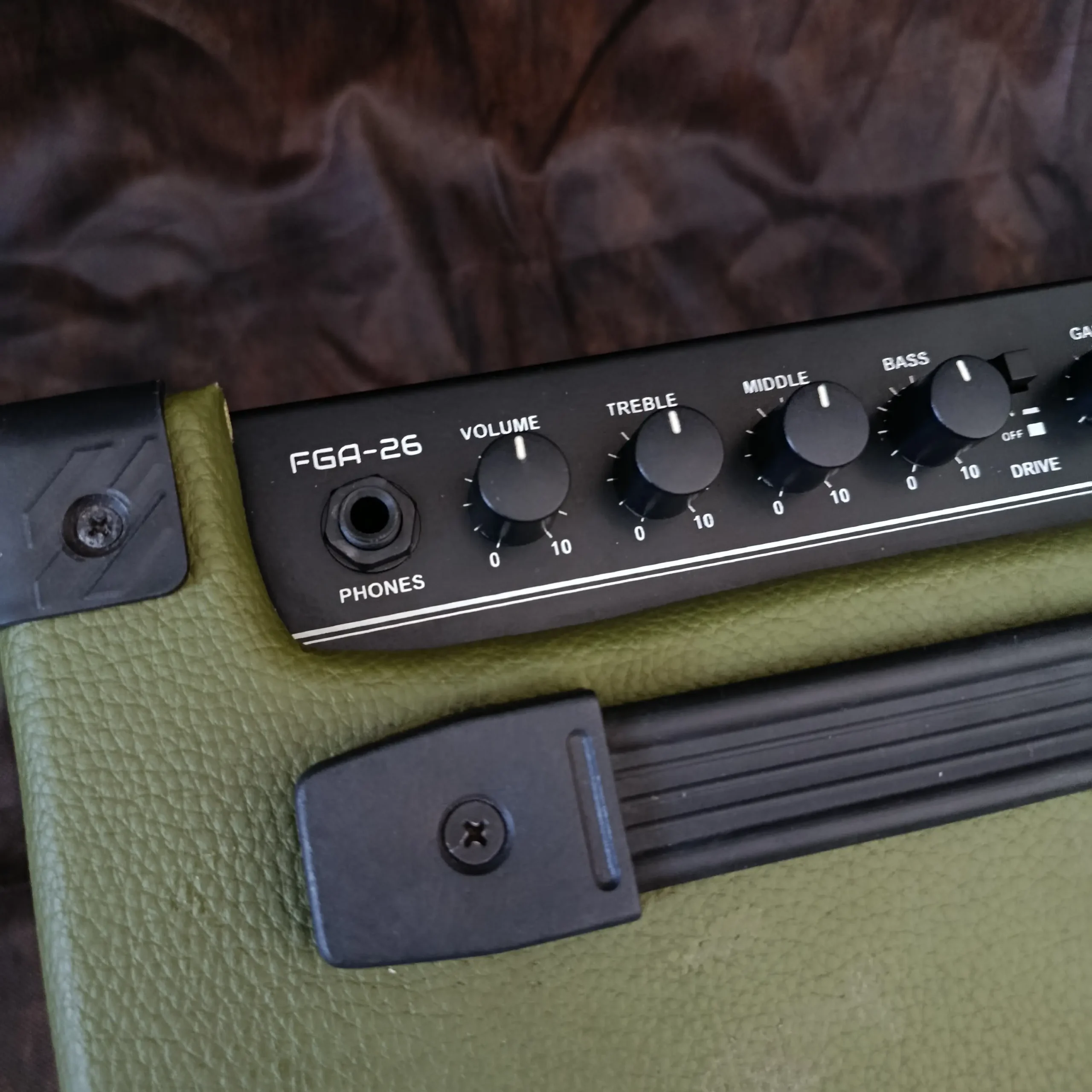 Cubo Amplificador First FGA-26 18W Guitarra - Imagem 6