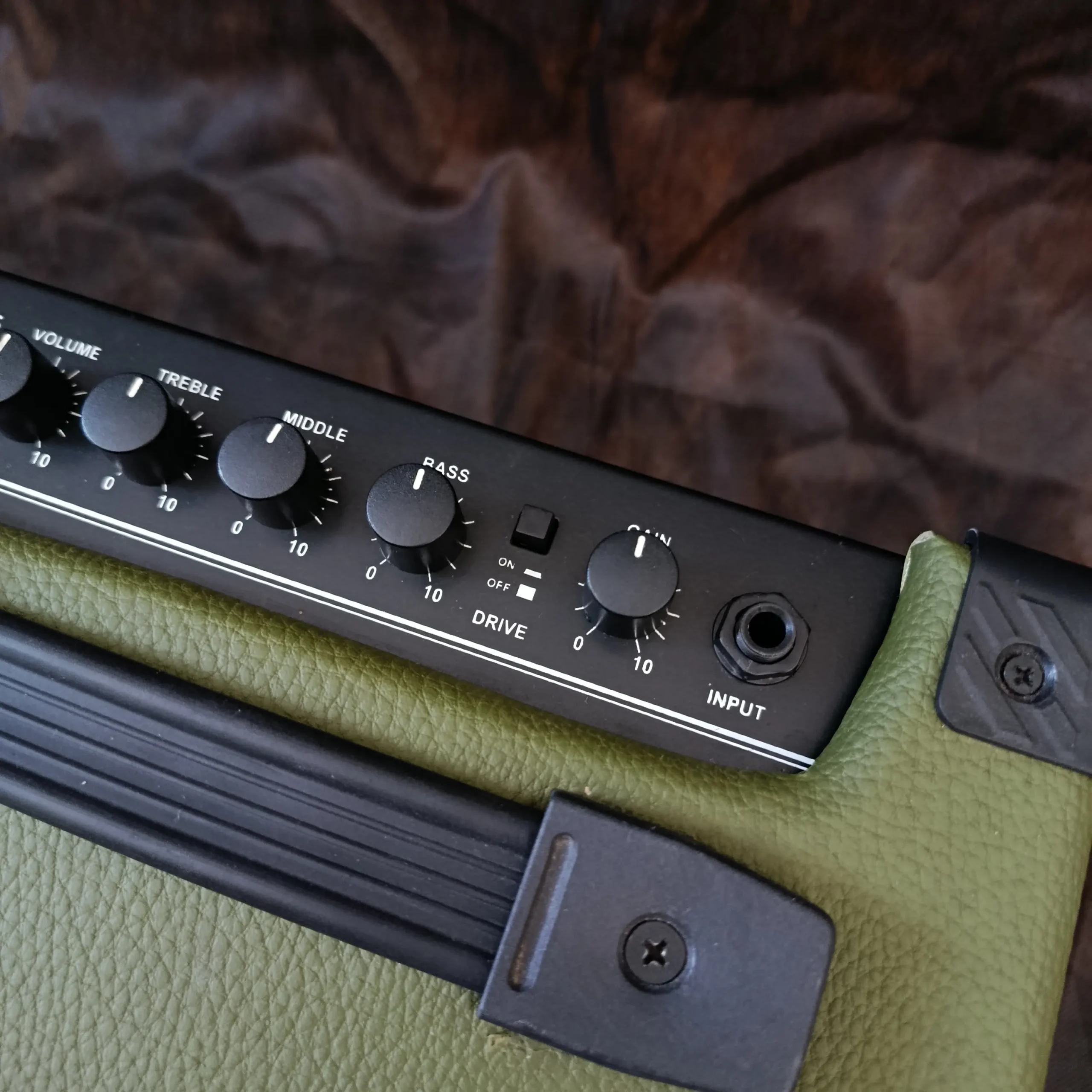 Cubo Amplificador First FGA-26 18W Guitarra - Imagem 7