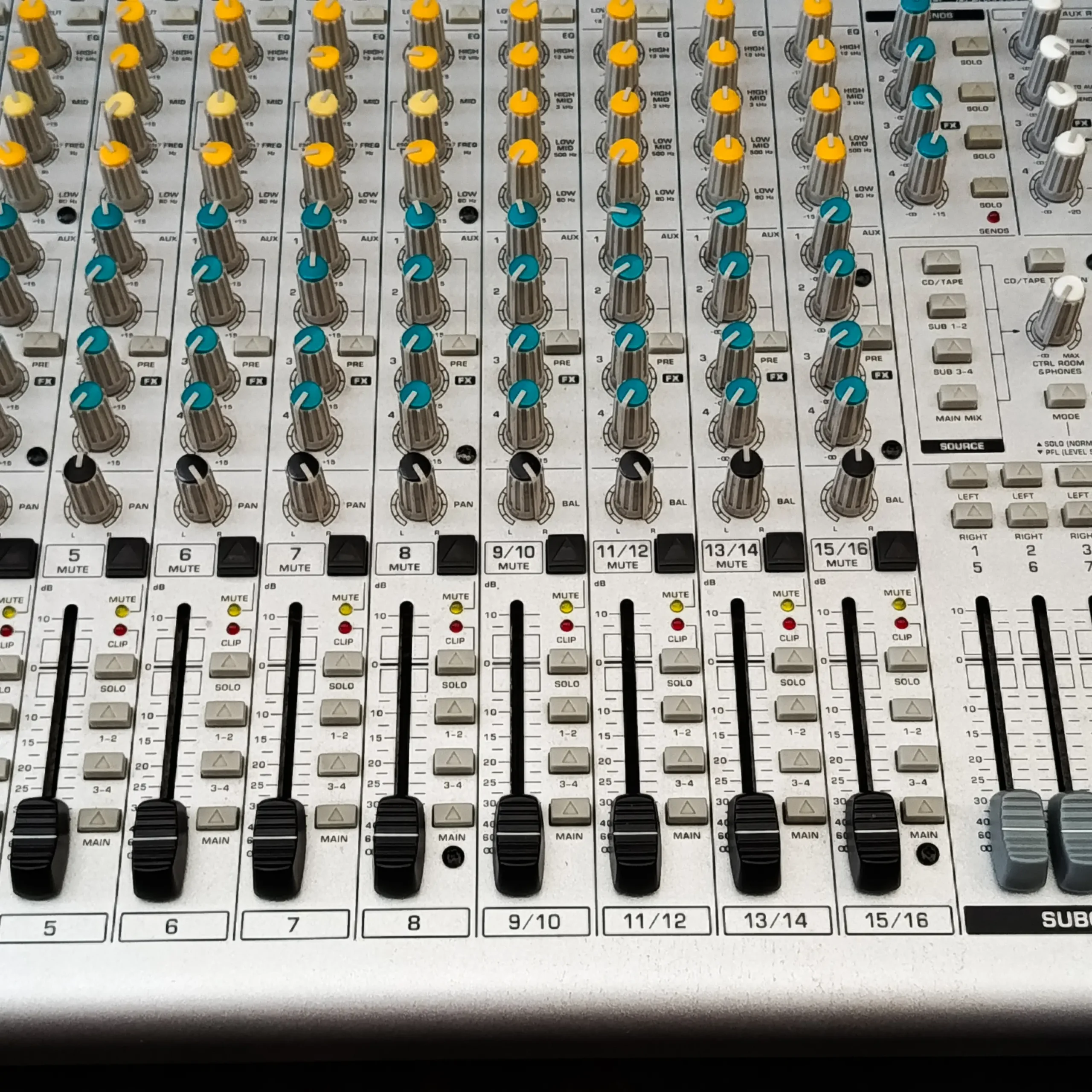 Mesa De Som Behringer Eurorack UB2442FX-PRO - Imagem 10