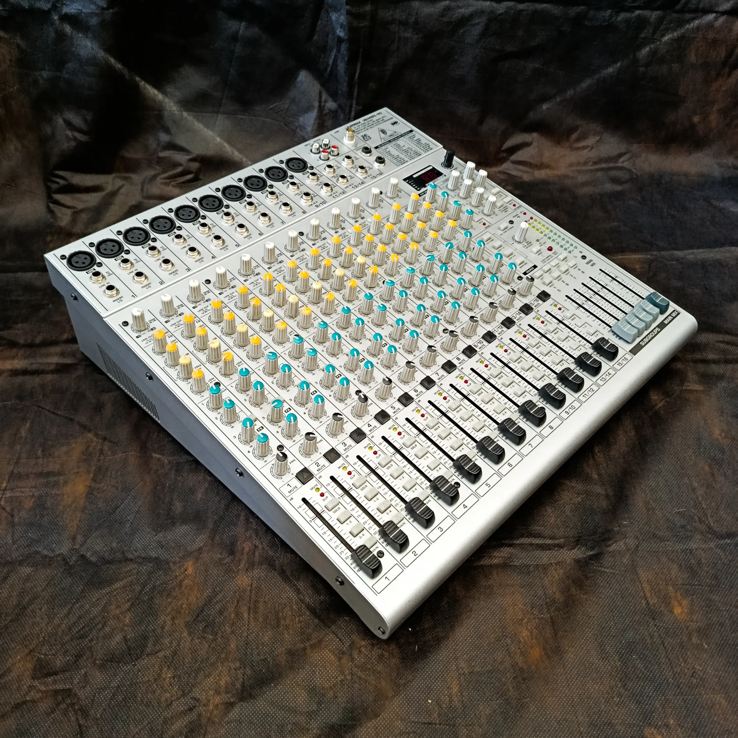Mesa De Som Behringer Eurorack UB2442FX-PRO - Imagem 3