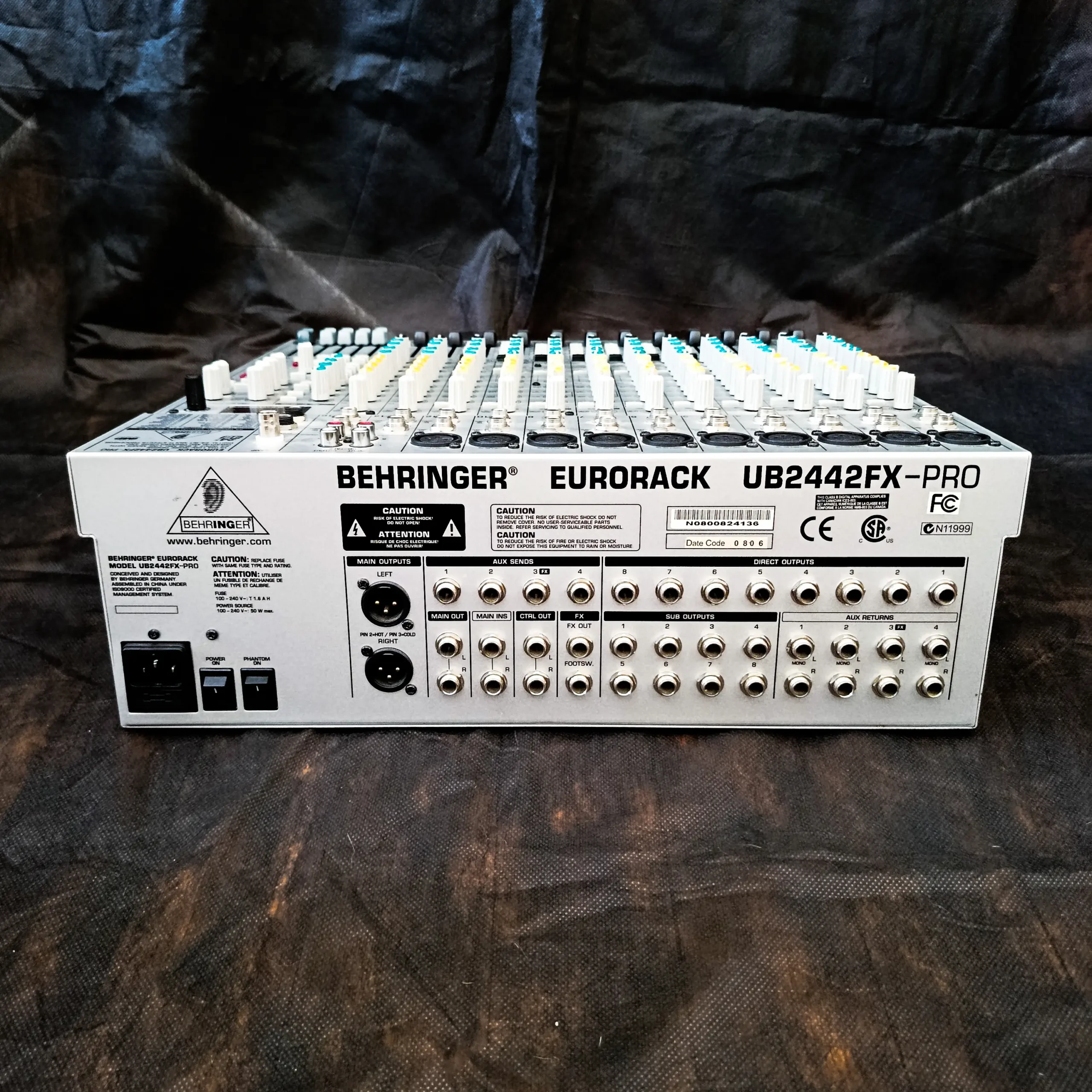 Mesa De Som Behringer Eurorack UB2442FX-PRO - Imagem 4