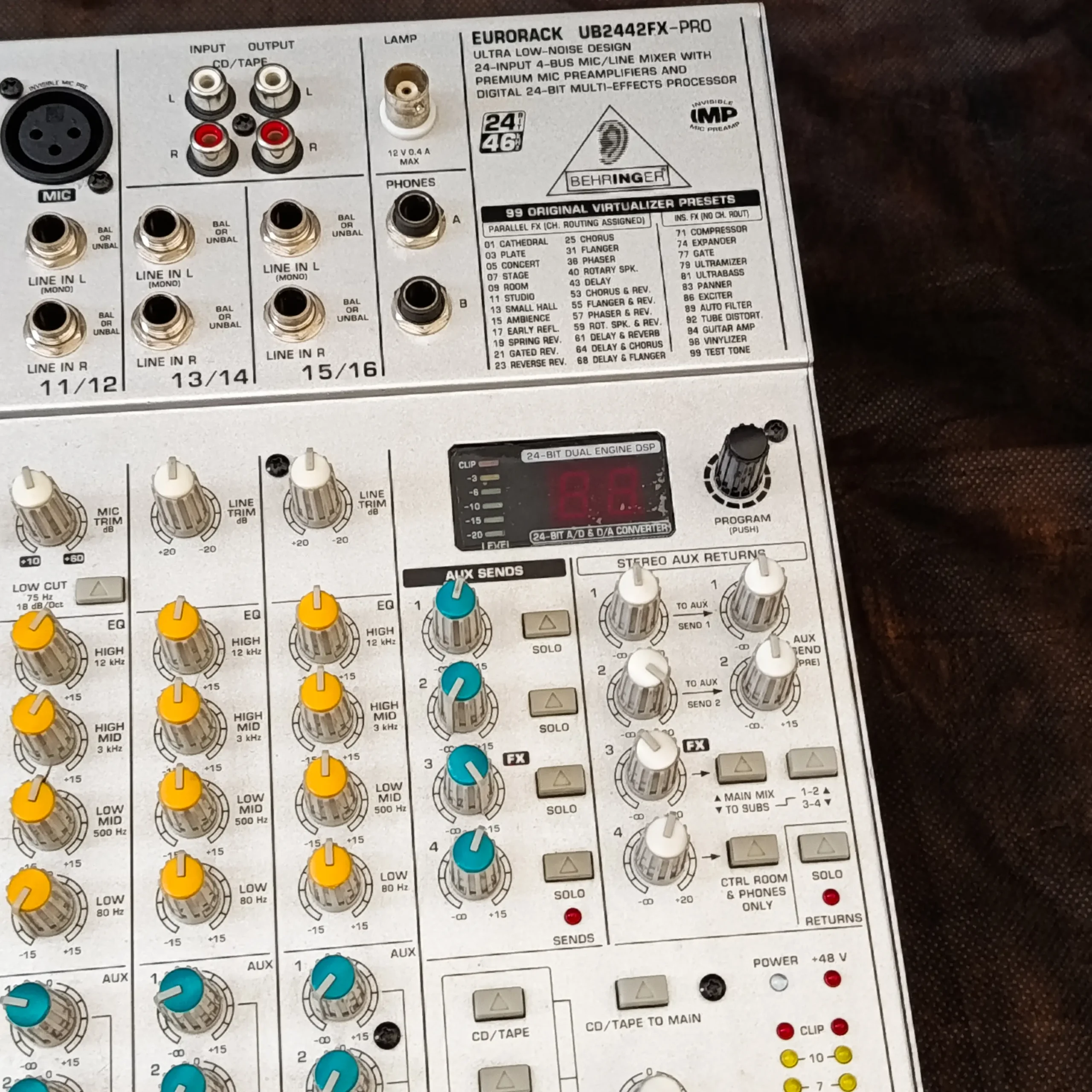Mesa De Som Behringer Eurorack UB2442FX-PRO - Imagem 6