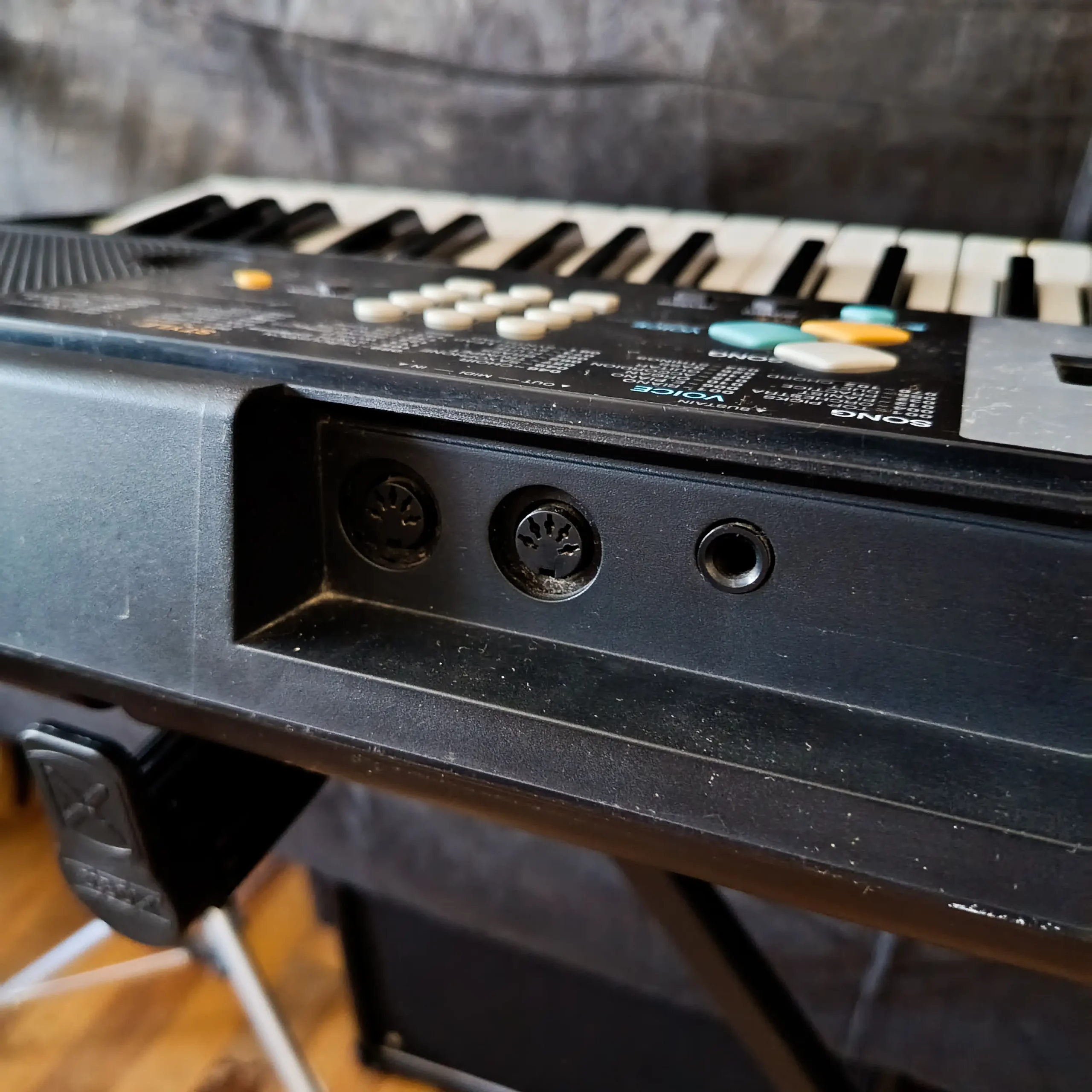 Teclado Yamaha PSR-E223 - Imagem 11