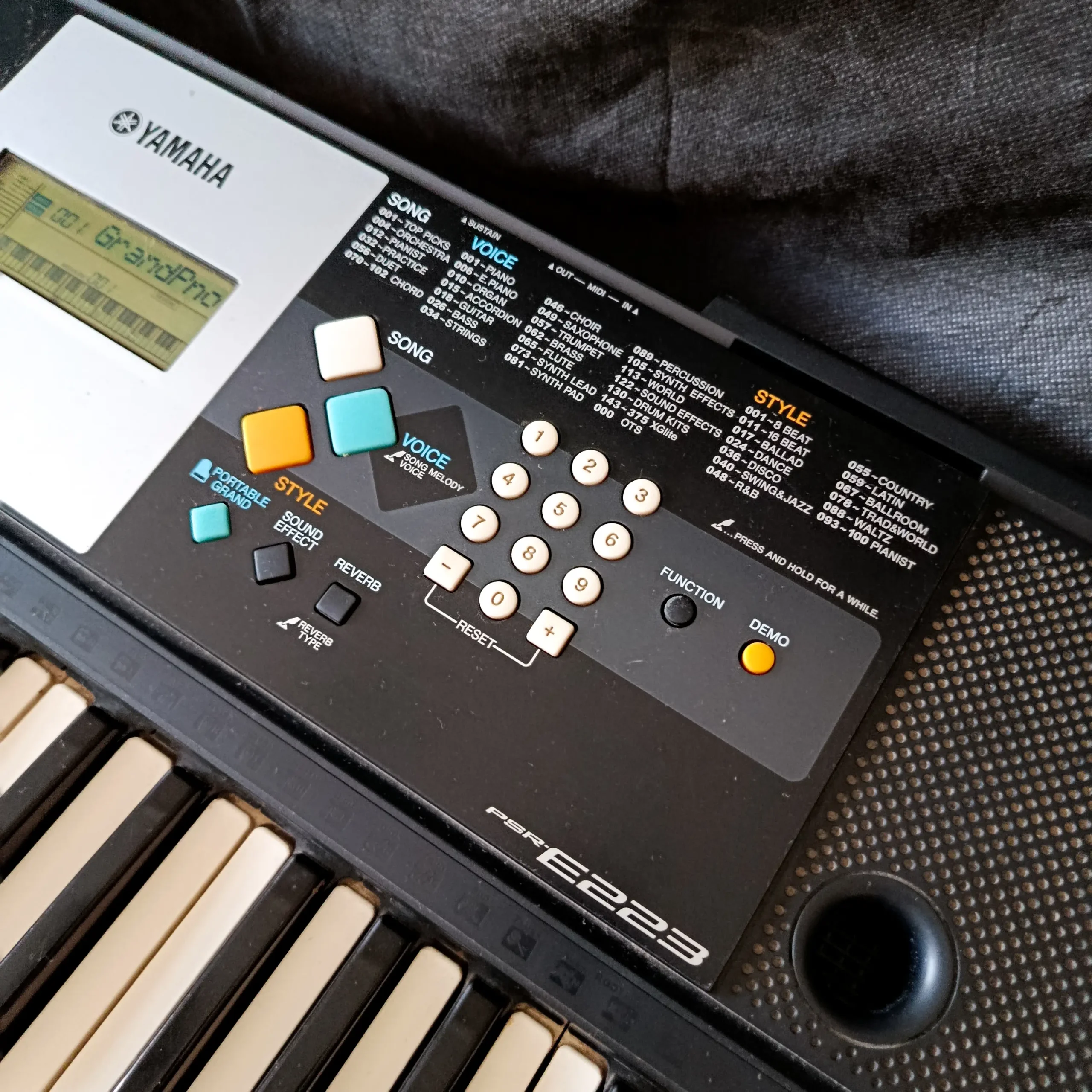 Teclado Yamaha PSR-E223 - Imagem 7
