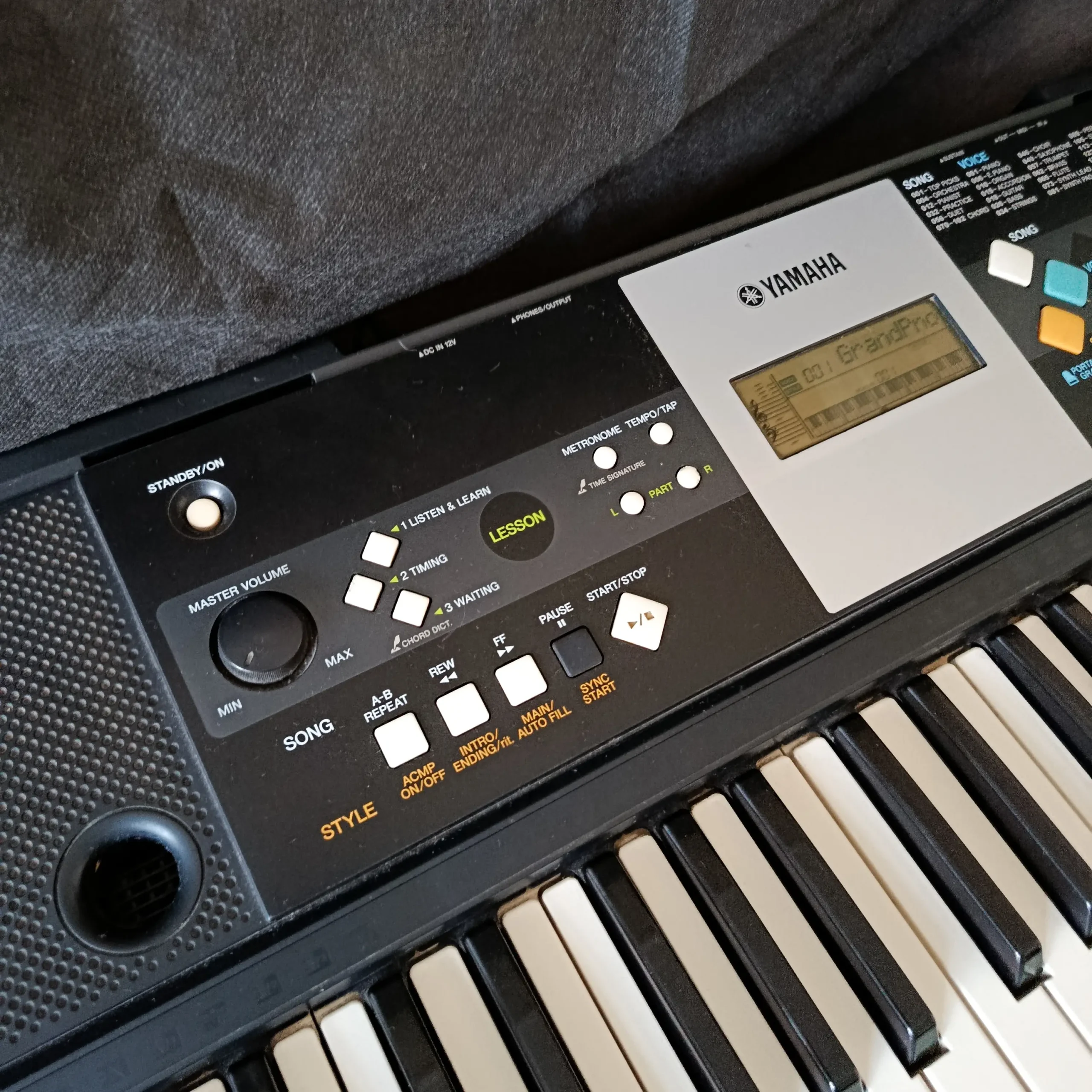 Teclado Yamaha PSR-E223 - Imagem 5